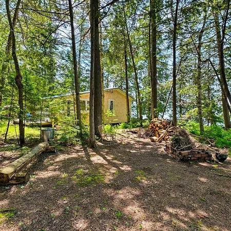 Cozy Lakefront Madison Cabin With Dock And Kayaks